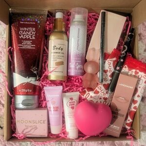 $⬇️Valentine’s Day Self Care Gift Box Bundle 10+ Items (B&BW, Skincare, Makeup)
